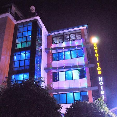 Royal Toe Hotel Янгон Екстериор снимка
