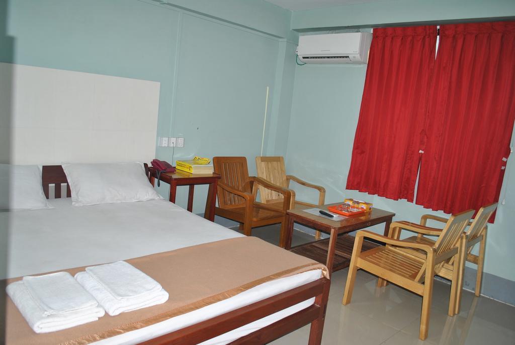 Royal Toe Hotel Янгон Екстериор снимка