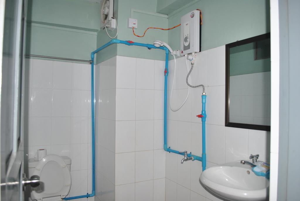 Royal Toe Hotel Янгон Стая снимка
