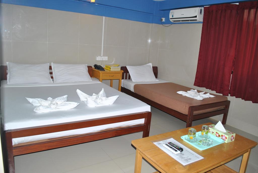 Royal Toe Hotel Янгон Стая снимка
