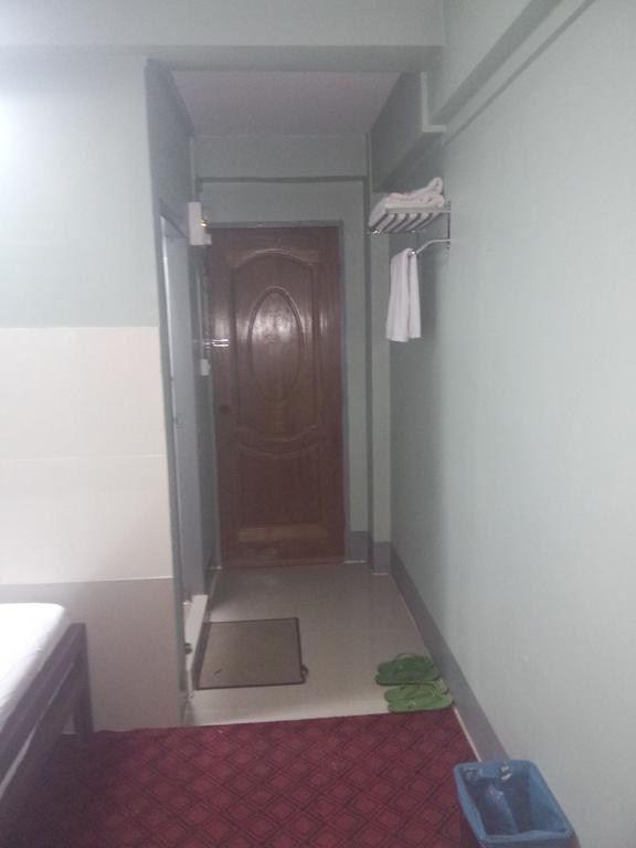 Royal Toe Hotel Янгон Екстериор снимка