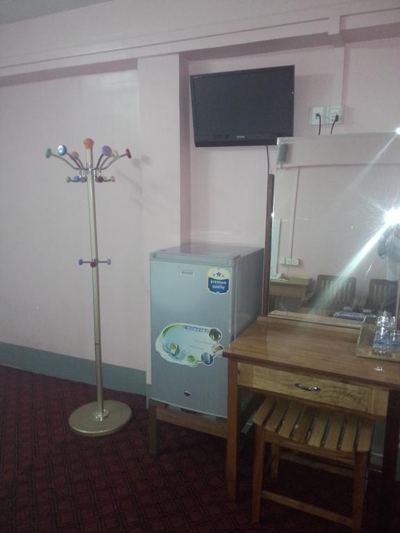 Royal Toe Hotel Янгон Екстериор снимка