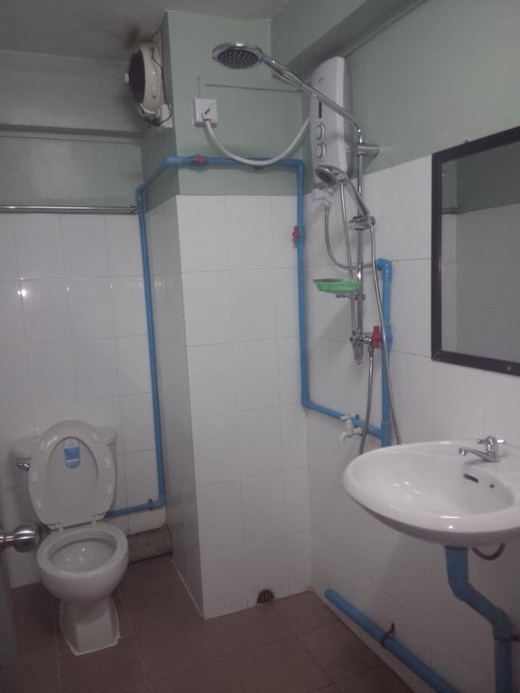 Royal Toe Hotel Янгон Екстериор снимка
